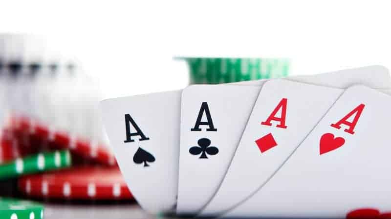 danh bai 3 nguoi 4 Chơi 3 người trong game Xì dách
